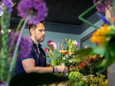 De bloemetjes buiten zetten!